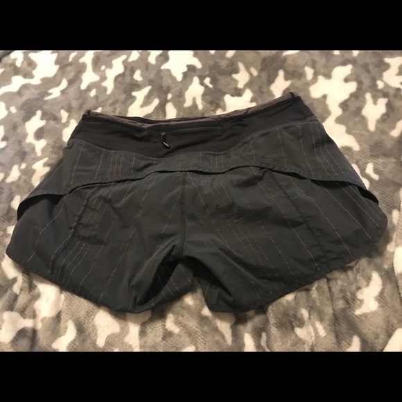 Lululemon shorts. Size 6. - Picture 2 of 3